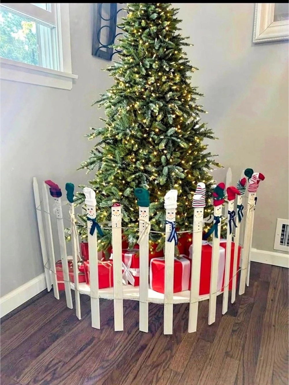 Wooden Christmas Tree Gate with Snowmen